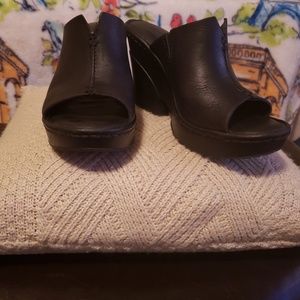 Born black wedges